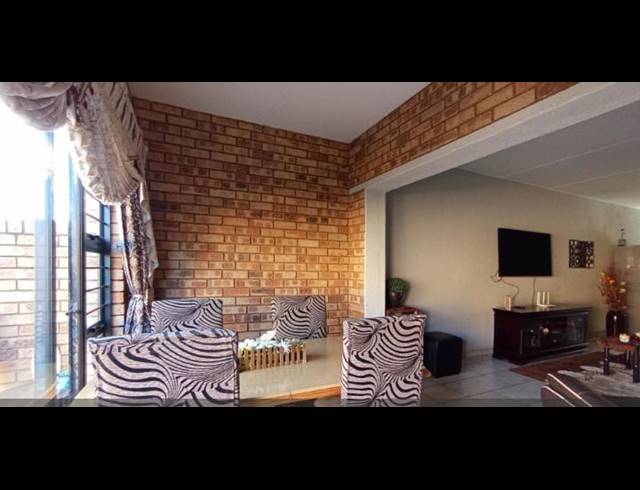 3 BEDROOM APARTMENT FOR SALE IN KLIPPOORTJIE